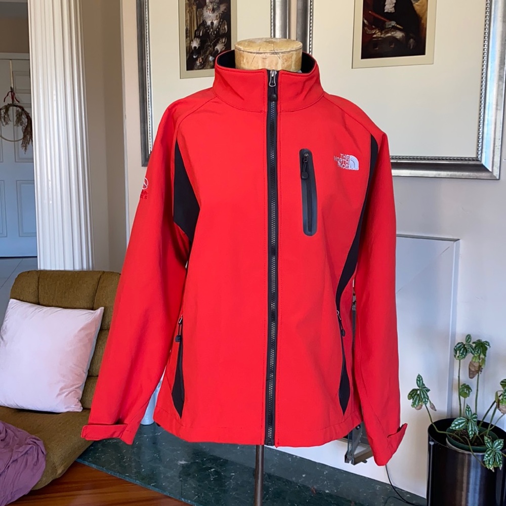 North Face “ wind stopper” says size xxl fits more like a large.